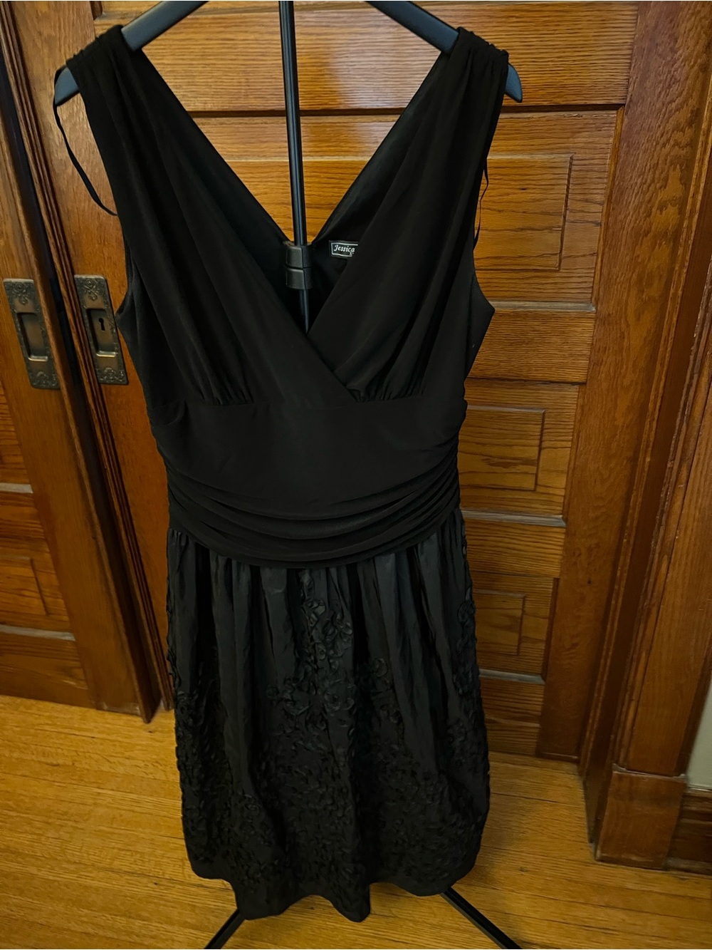 Jessica Howard Elegant Cocktail Black V-Neck Sleeveless Dress